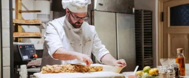 Österreich Wien APFELSTRUDEL Gerstner people